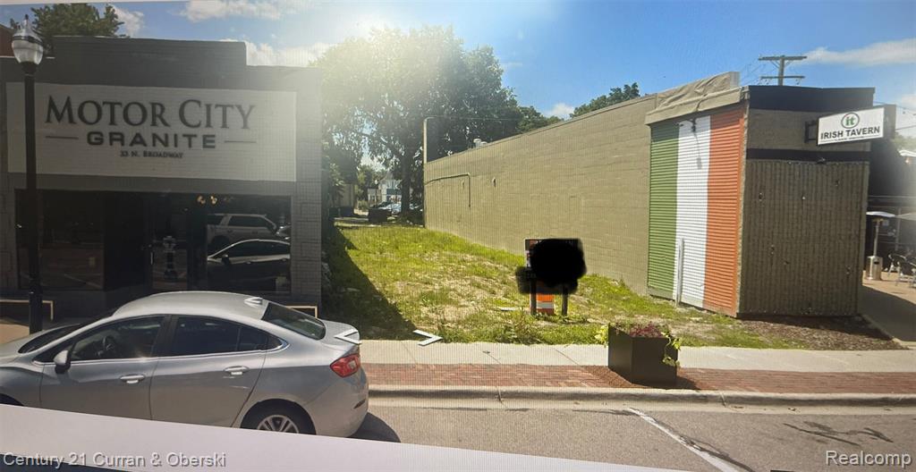 35 N Broadway Street Property Photo 1