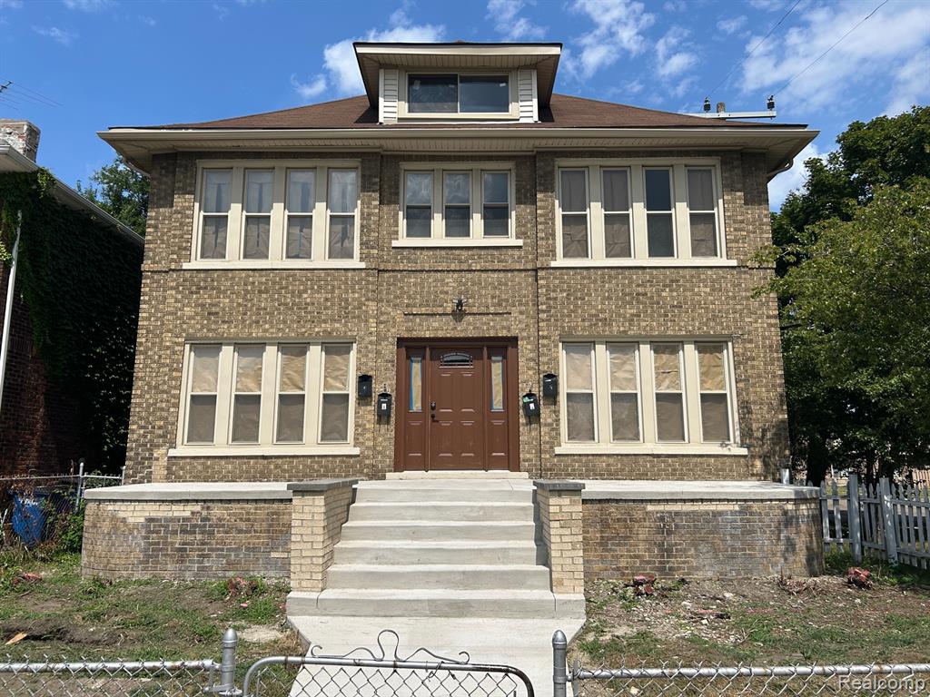 1926 Seward Street Property Photo 1