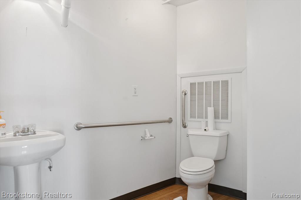 24450 Gratiot Avenue Property Photo 8