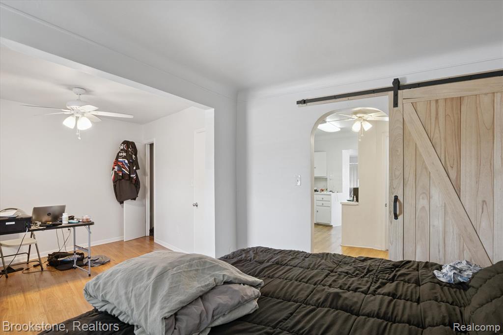 24450 Gratiot Avenue Property Photo 17
