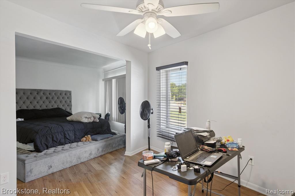 24450 Gratiot Avenue Property Photo 18