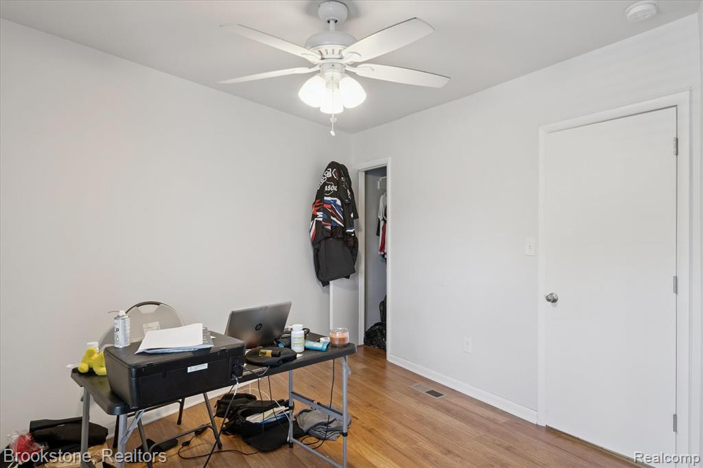 24450 Gratiot Avenue Property Photo 19
