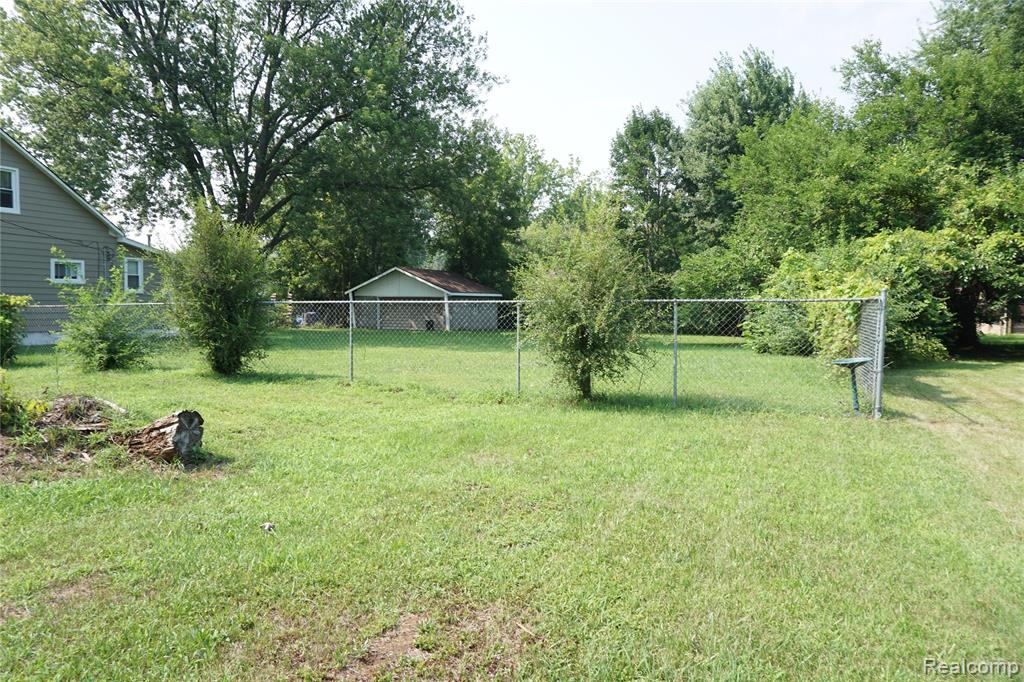 Vacant Penn Street Property Photo 1