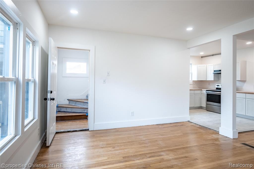 4373-4375 Balfour Road Property Photo 9
