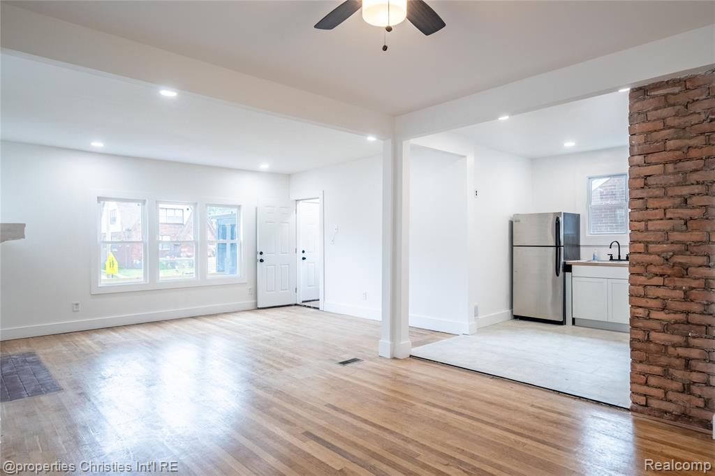 4373-4375 Balfour Road Property Photo 12