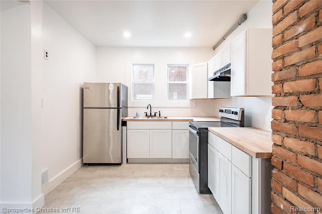 4373-4375 Balfour Road Property Photo 14