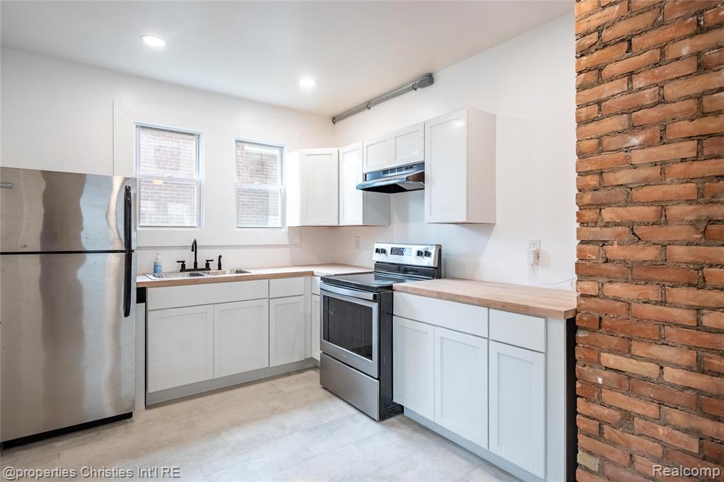 4373-4375 Balfour Road Property Photo 15