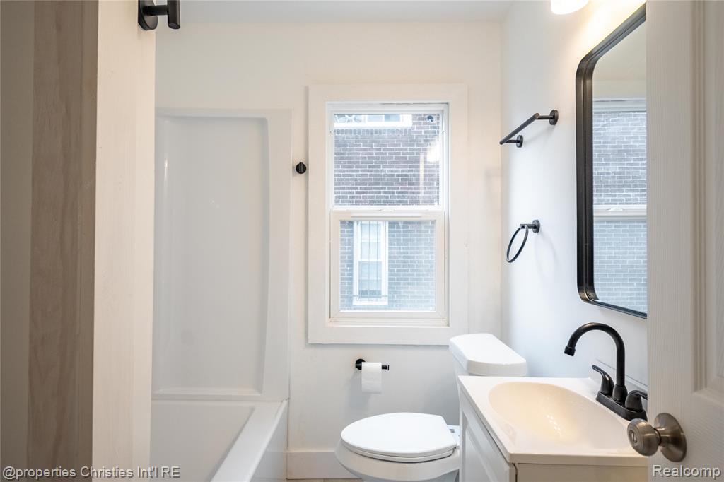 4373-4375 Balfour Road Property Photo 17