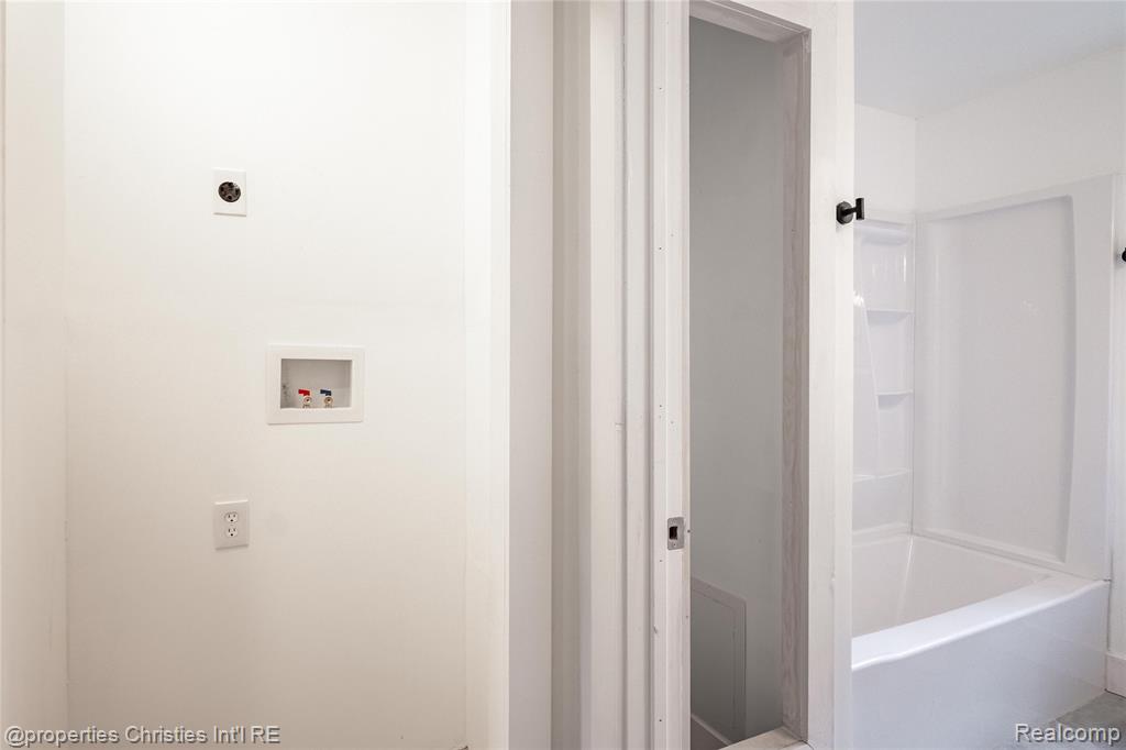 4373-4375 Balfour Road Property Photo 18