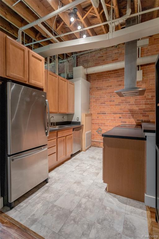 6533 E Jefferson Avenue Property Photo 4