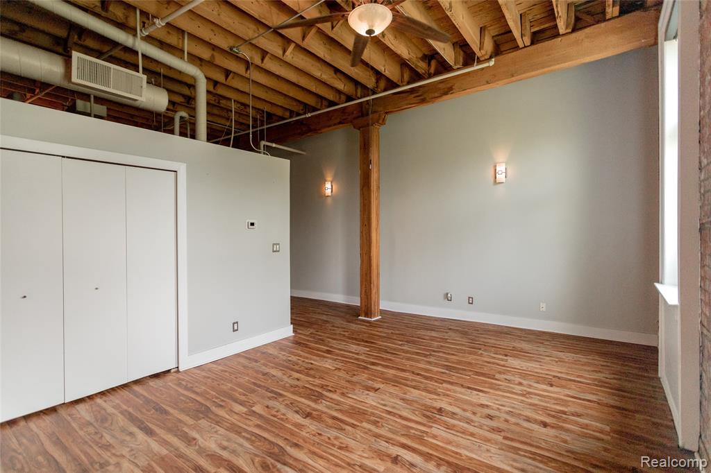 6533 E Jefferson Avenue Property Photo 10