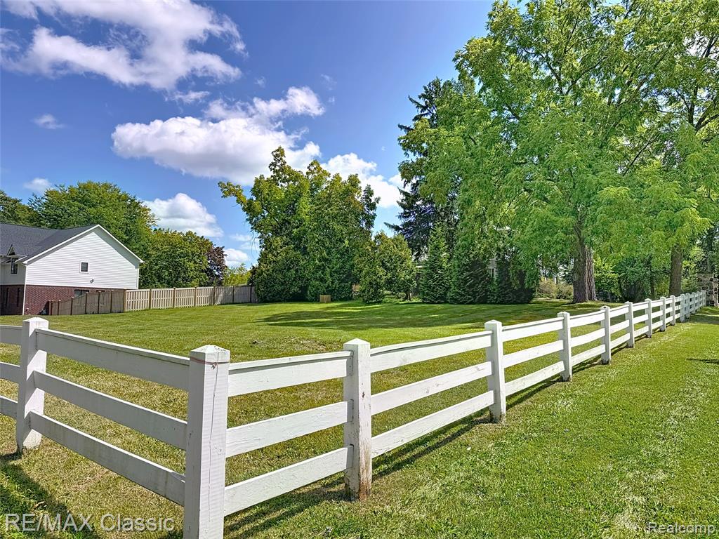 2100 Tuomy Road Property Photo 2
