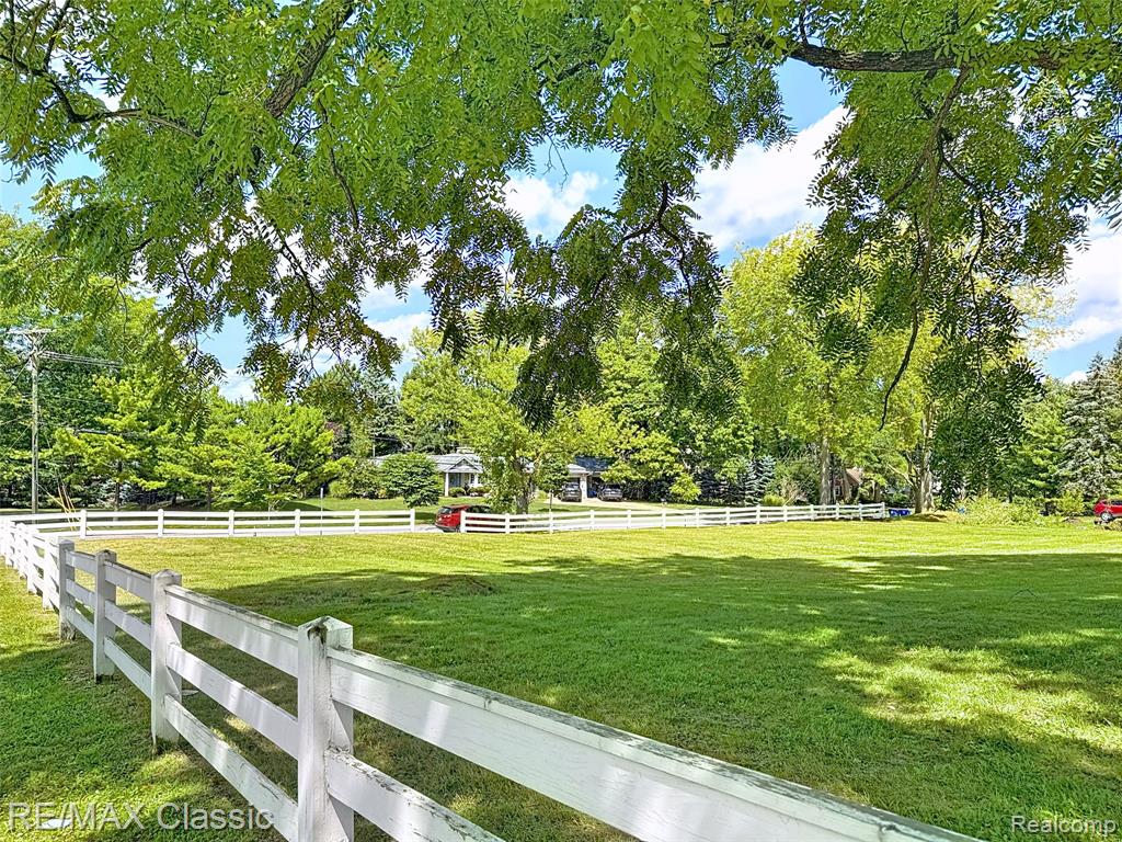2100 Tuomy Road Property Photo 3