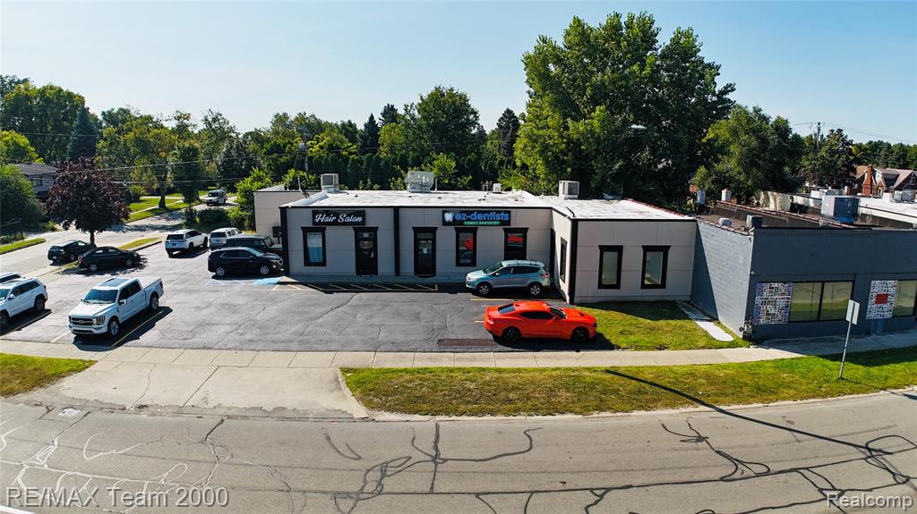 22211 W Warren Street Property Photo 5