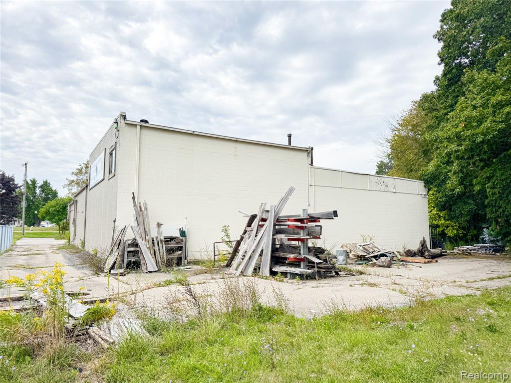 16745 Dixie Highway Property Photo 2