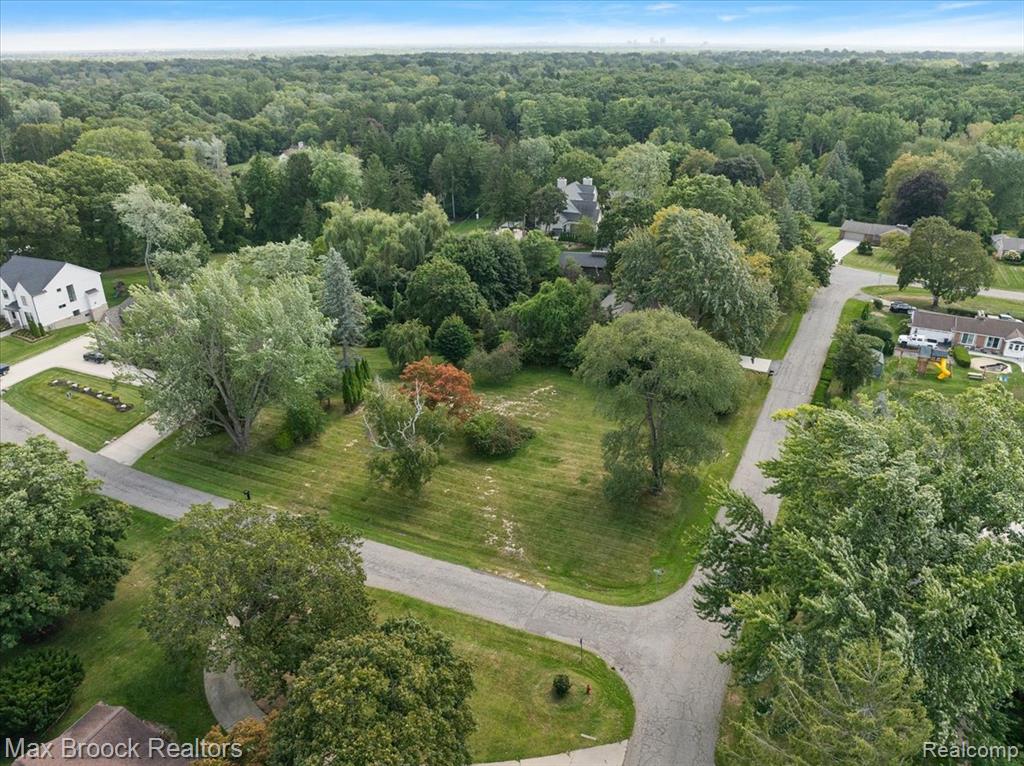 1027 Joanne Court Property Photo 3