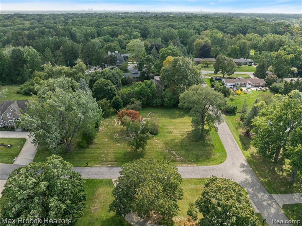 1027 Joanne Court Property Photo 4