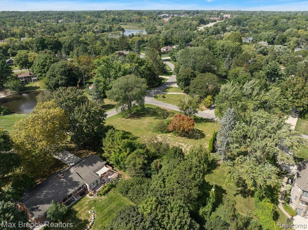 1027 Joanne Court Property Photo 8