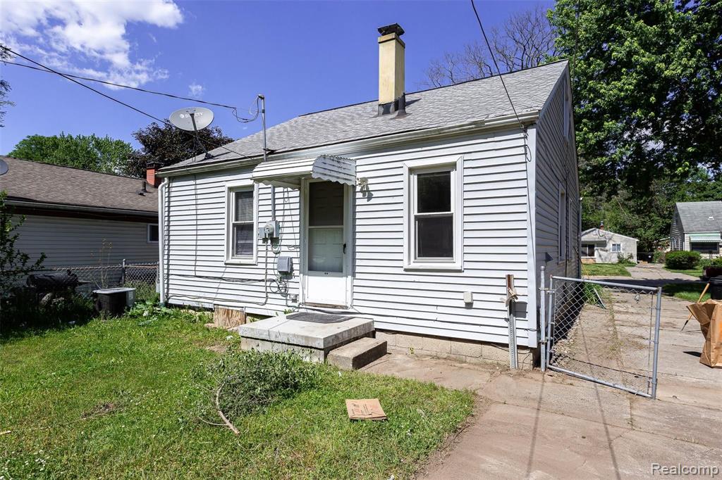 15489 Dixie Property Photo 3