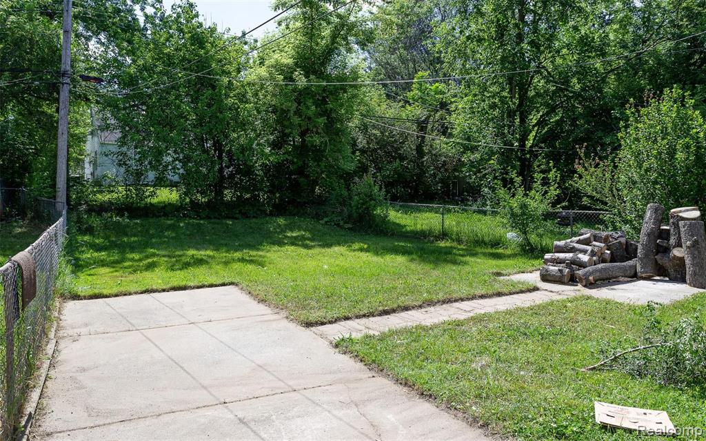 15489 Dixie Property Photo 6