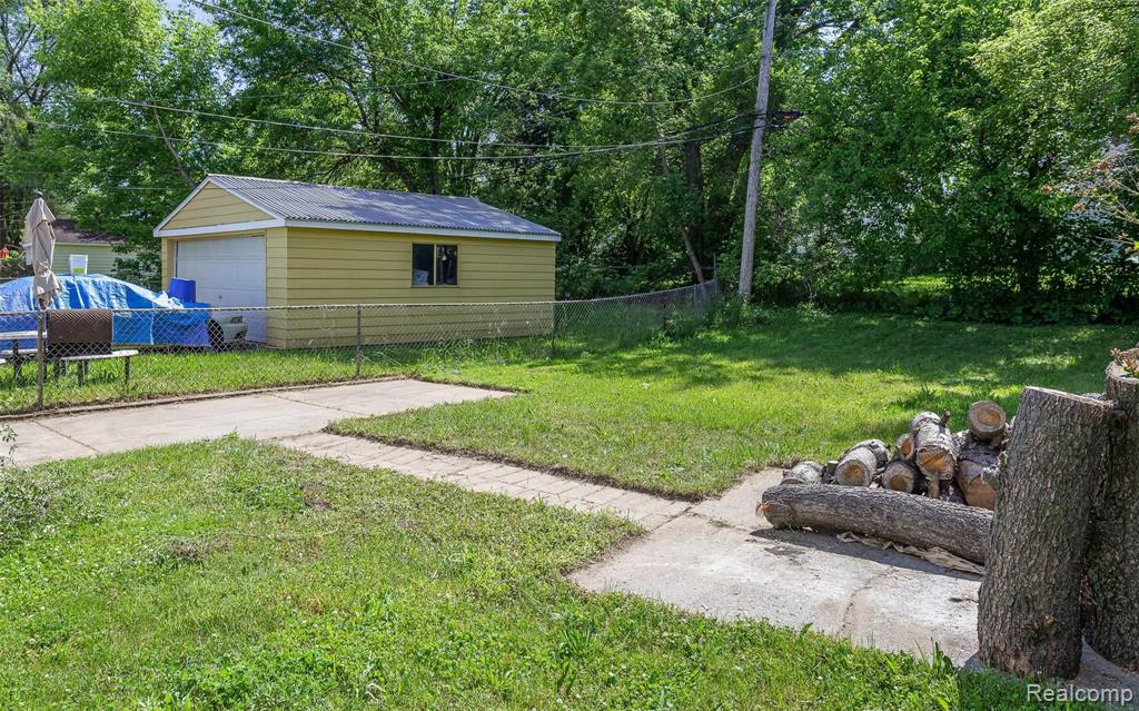 15489 Dixie Property Photo 7