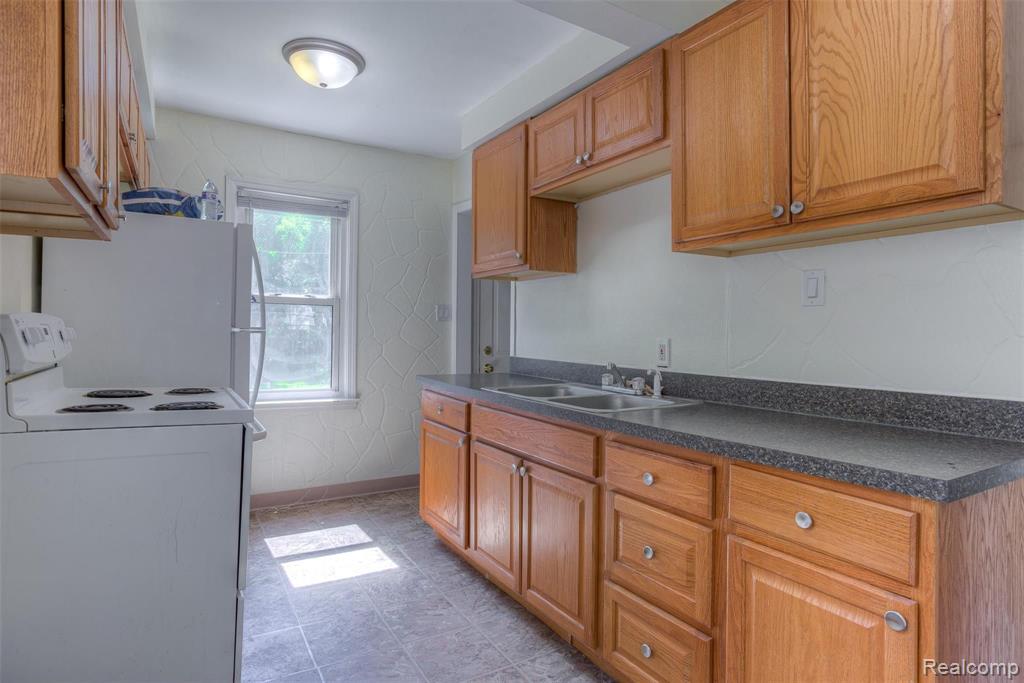 15489 Dixie Property Photo 12