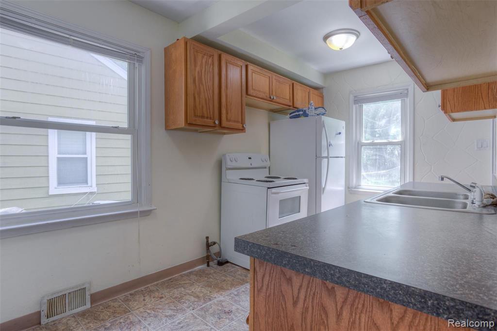 15489 Dixie Property Photo 14