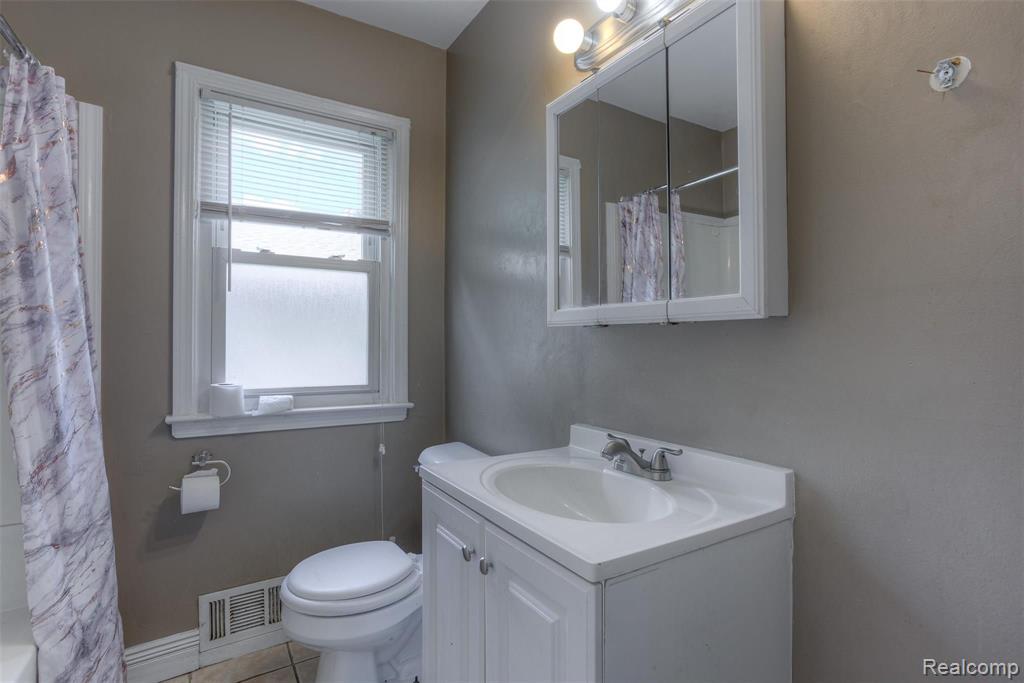 15489 Dixie Property Photo 23