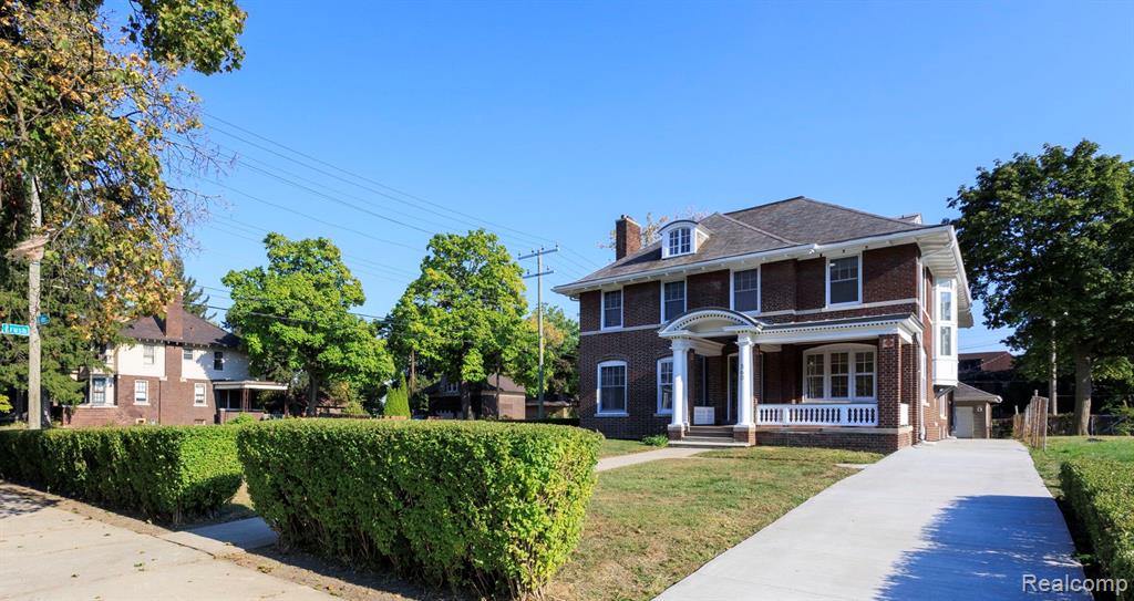 360 E Boston Boulevard Property Photo 2