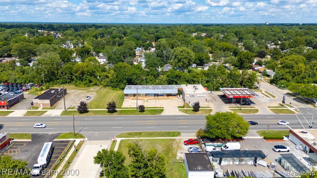 25442 Van Born Road Property Photo 5