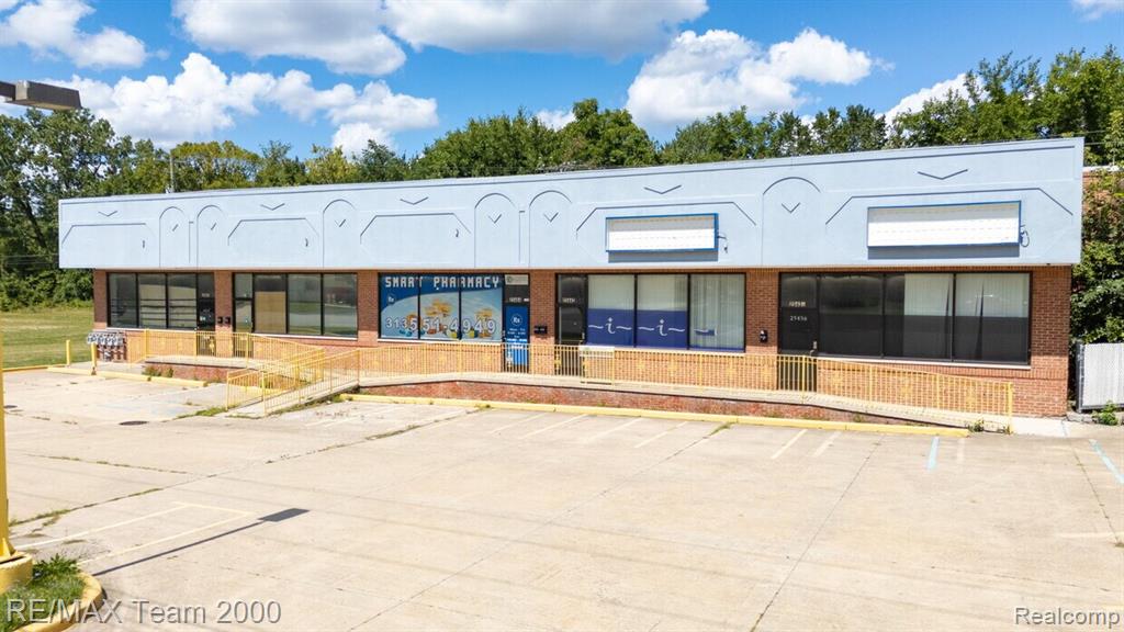 25442 Van Born Road Property Photo 6