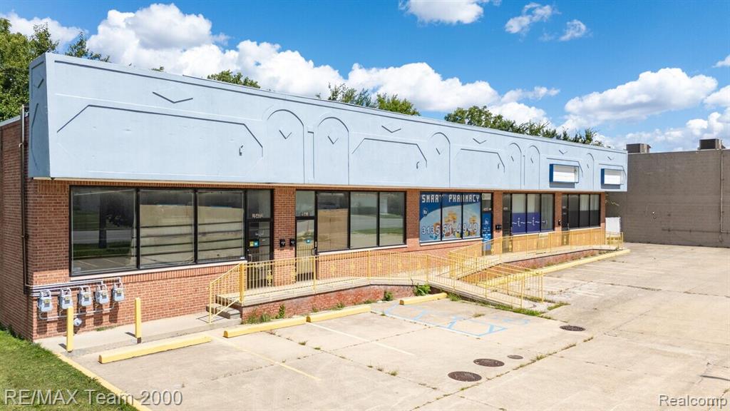 25442 Van Born Road Property Photo 7