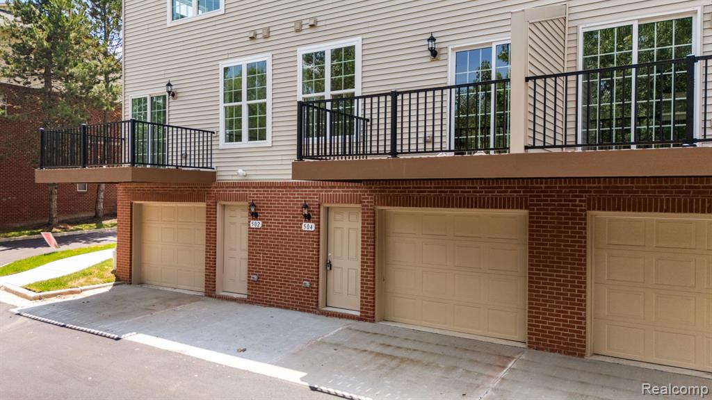 514 Village Lane Property Photo 3
