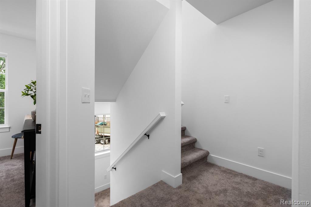 514 Village Lane Property Photo 23
