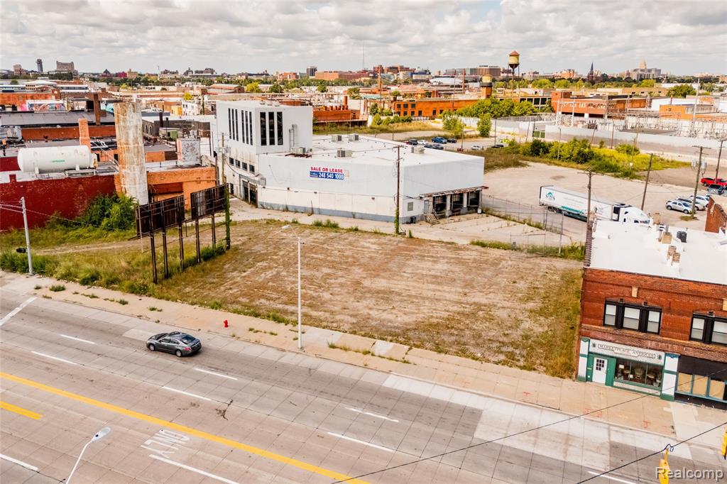2003 Gratiot Avenue Property Photo 1
