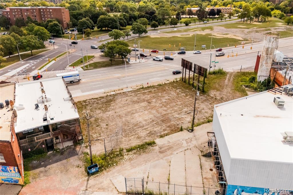 2003 Gratiot Avenue Property Photo 2