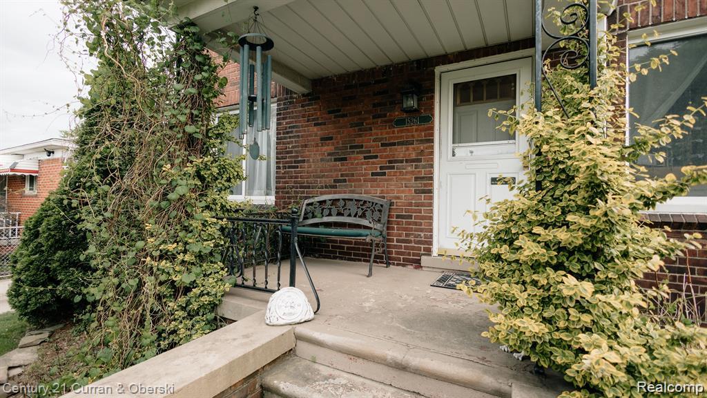15261 Demean Avenue Property Photo 2