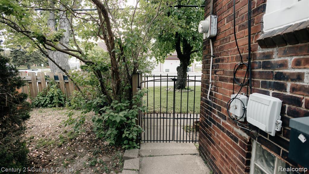 15261 Demean Avenue Property Photo 22