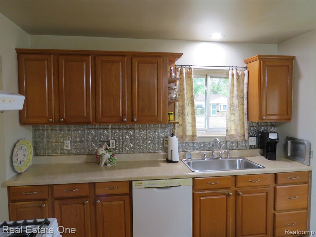15742 Kennebec Street Property Photo 11
