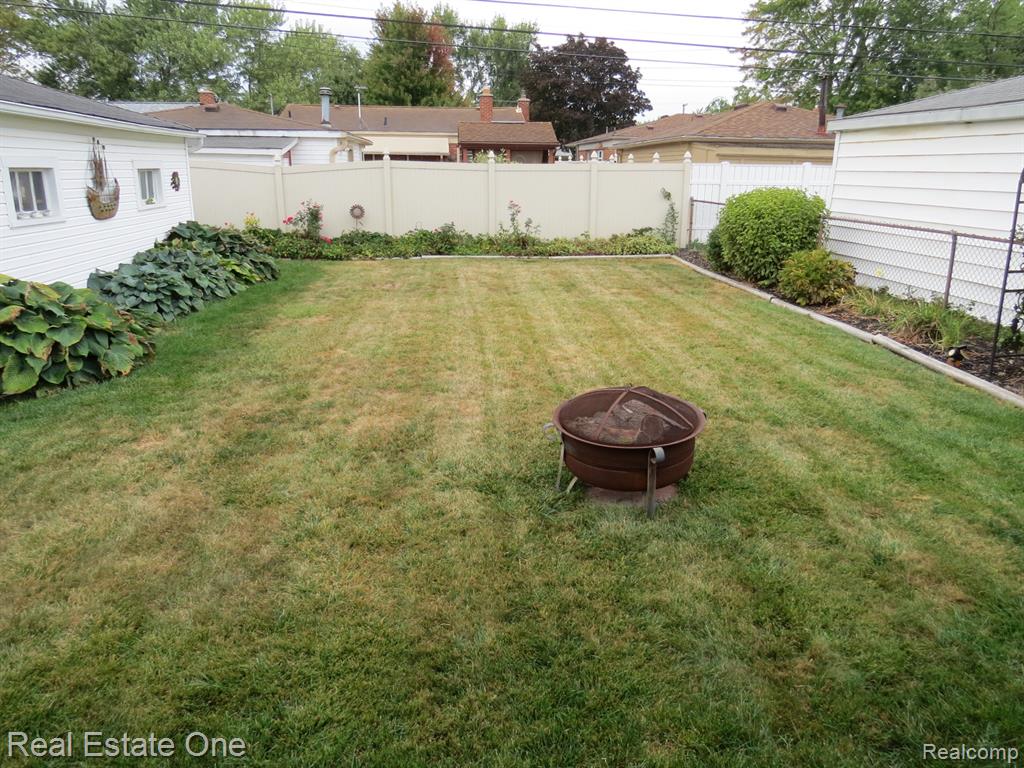 15742 Kennebec Street Property Photo 31