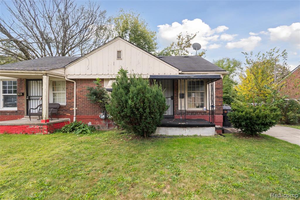 19124 Moross Road Property Photo 2