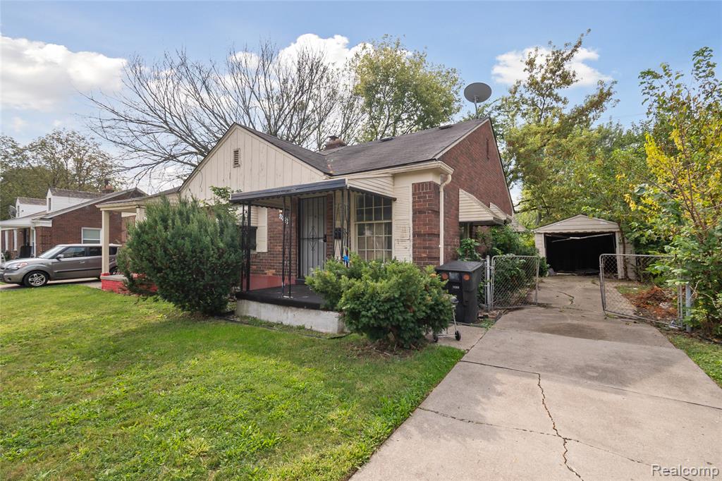 19124 Moross Road Property Photo 3