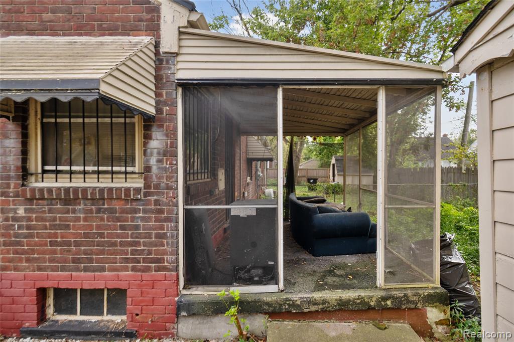 19124 Moross Road Property Photo 5