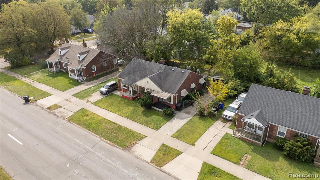 19124 Moross Road Property Photo 6