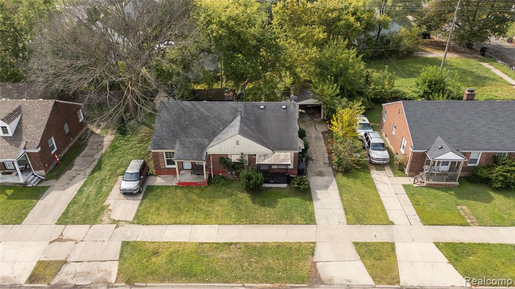 19124 Moross Road Property Photo 7