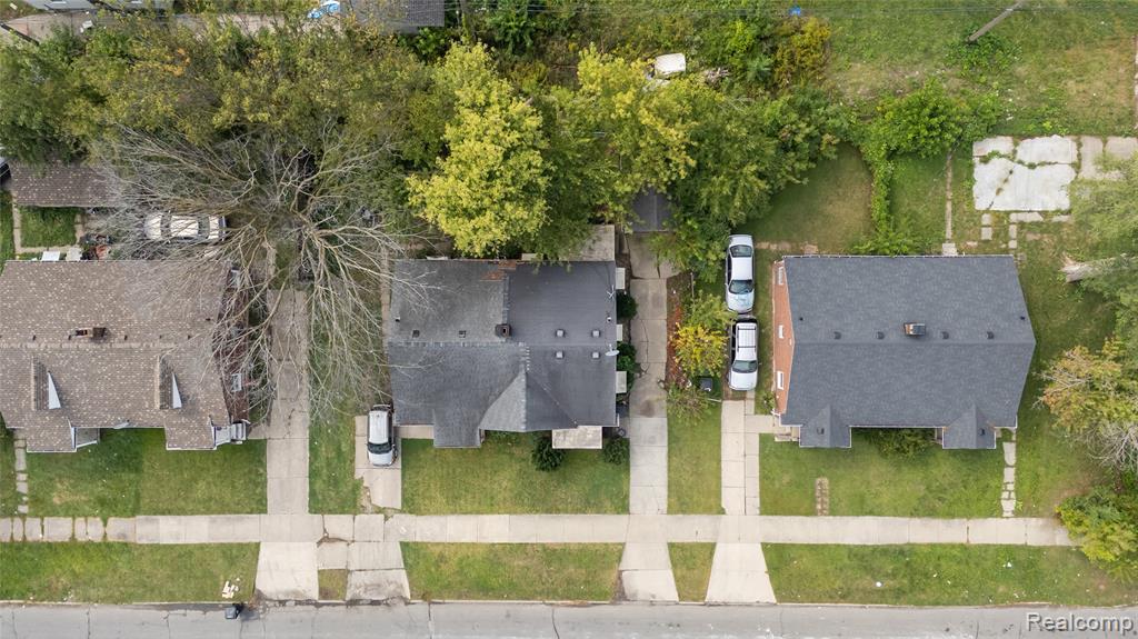 19124 Moross Road Property Photo 9