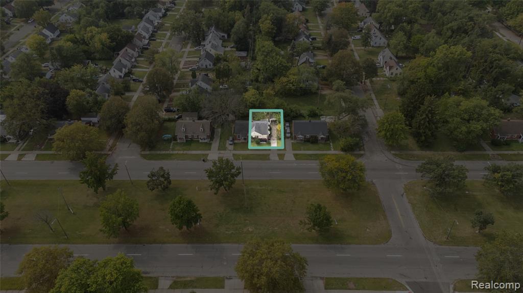 19124 Moross Road Property Photo 12