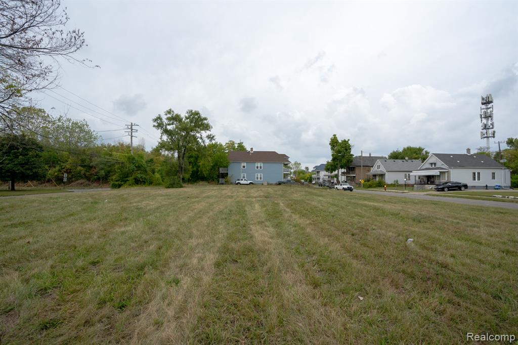 9833 Russell Street Property Photo 2