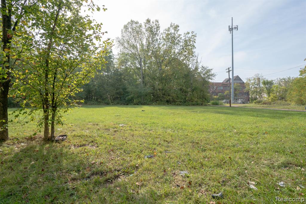 2633 W Forest Avenue Property Photo 4