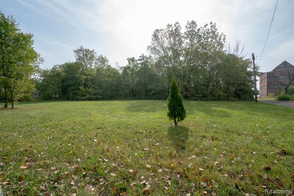 2633 W Forest Avenue Property Photo 5